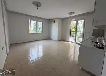 AYDINLIKEVLERDE MERKEZİ KONUMDA GENİŞ 2+1 KİRALIK DAİRE