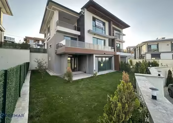 Edremit Yenicami'de Van Gölü Manzaralı Ultra Lüks Tripleks Villa