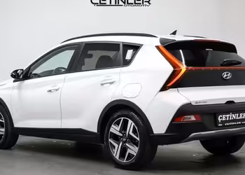 ÇETİNLERDEN 2023 HYUNDAİ BAYON 1.4 MPİ SANRUFLU BOYASIZ SRVS BAK