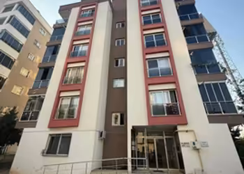 PRESTİJLİ BÖLGE'DE YÜKSEK KİRA GETİRİLİ EŞYALI LÜKS 1+1 SATILIK
