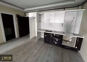 SEYREKTE GENİŞ 1+1 BALKONLU SIFIR ARAKAT