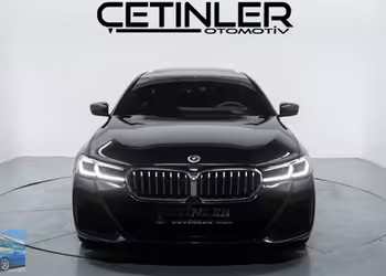 ÇETİNLER'DEN 2022 BMW 530İ xDRİVE M SPORT SİYAH İÇİ TABA
