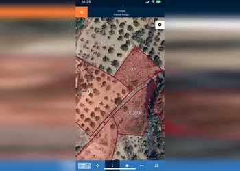 GÖLPAZARINDA RESMİ YOLLU 1104 METREKARE TARLA