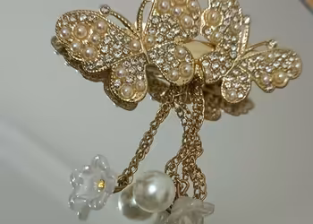 Kadın Yeni  Kristal Taşlı Orta Boy Metal Mandal Kelebek Sarkıntılı Toka