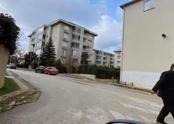 Acil 5 kat imarlı 23 metre hisse Geçit Özdilek arkasında