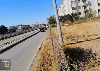 İPEKYOLU CADDESİNE CEPHELİ SATILIK TİCARİ ARSA