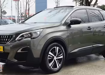 BURSA MERKEZ OTOMOTİV 2020 PEJO 3008 İLK EL 76BİN CAM TAVAN