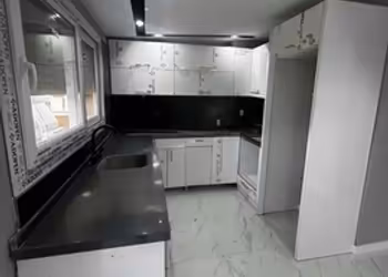 ÜÇYOL BETONYOL'Da 4+1 SIFIR ASANSÖRLÜ DÜZLÜK MERKEZİ KONUMLU