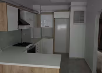 ÜÇYOL METRO YAKINI 2 + 1 ARA KAT DOĞALGAZLI YENİ BİNA