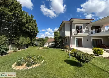 SİLİVRİ SELİMPAŞA KAVAKLI HAVUZLU 5+1 SATILIK VİLLA 1900m2 ARSA