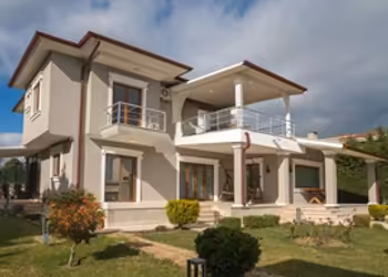 SİLİVRİ KAVAKLI 1900 m2 ARSA İÇİNDE HAVUZLU 5+1 SATILIK VİLLA