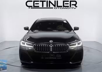 ÇETİNLER'DEN 2022 BMW 530İ xDRİVE M SPORT SİYAH İÇİ TABA