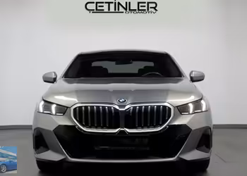ÇETİNLER 2025 BMW 5.20i M SPORT-HARMAN KARDON İÇİ KAHVE %20 FATU