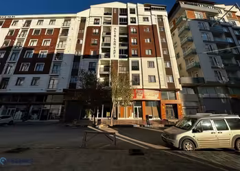 Premar'dan Merkezi Konumda Göl Manzaralı, Teraslı Dubleks Daire