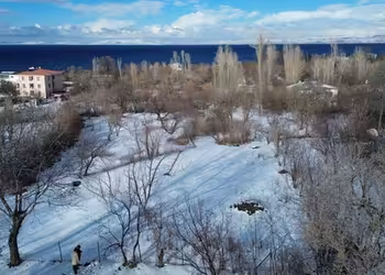 PREMAR/Eskicamide Göl Manzaralı Yatırımlık 650m² Arsa Hissesi